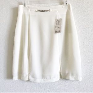 New Classy Vintage Women’s Off White Skort